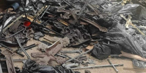 تكسير صلبان وتحطيم مقبرة مسيحية في دير القمر بلبنان